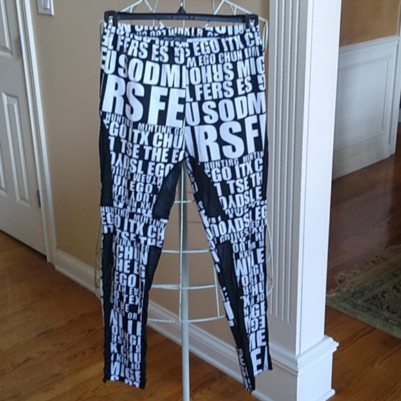 Touch Me Leggings - Picture 1 of 10